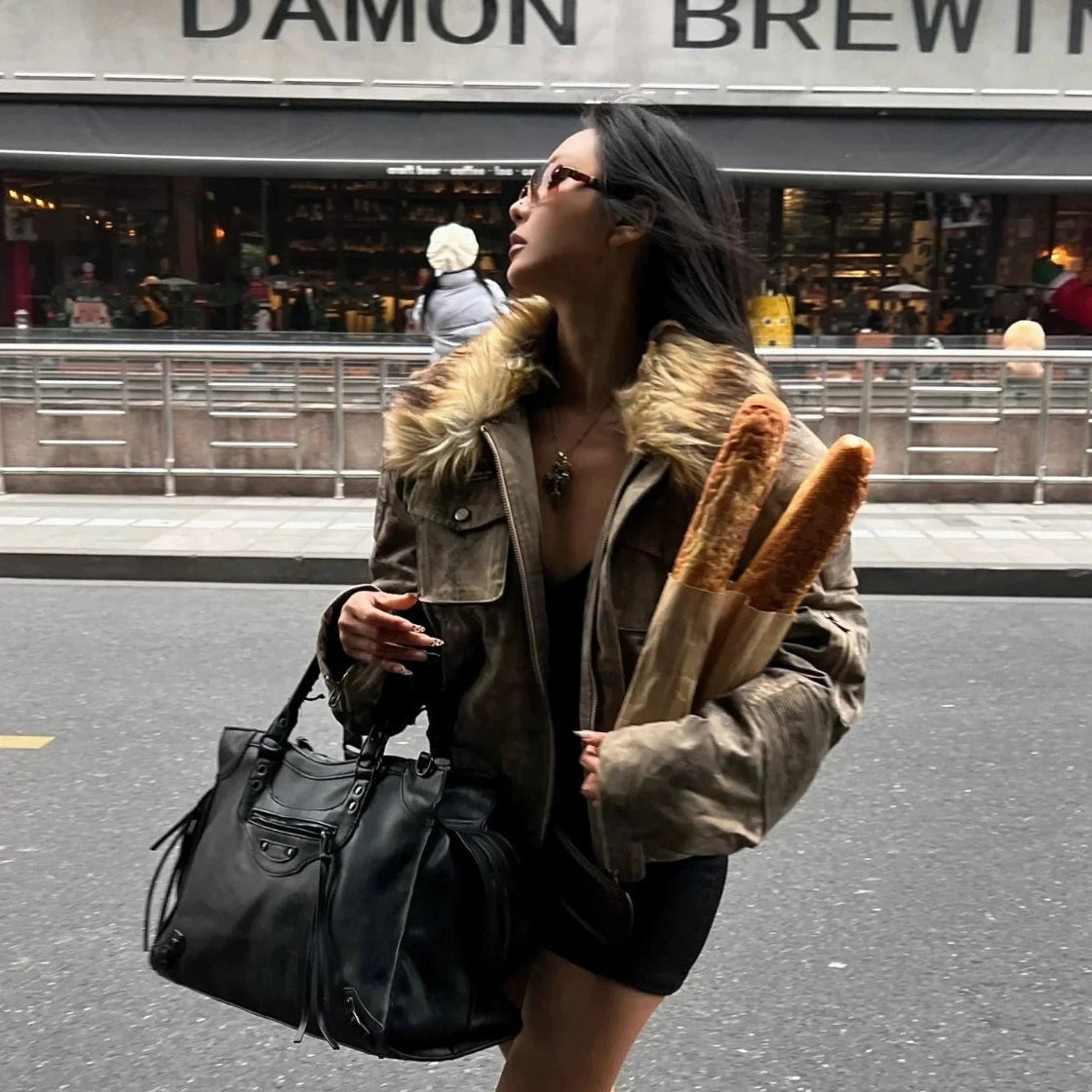 Structured City Day Tote for Everyday Transitions - Thestillmoving.com