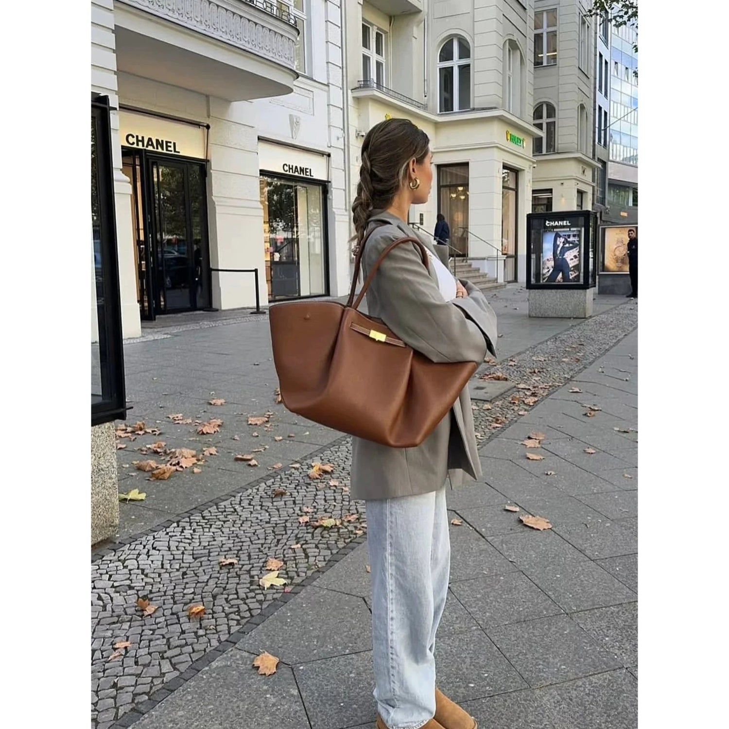 Structured Minimal Day Tote - Thestillmoving.com