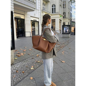 Structured Minimal Day Tote - Thestillmoving.com