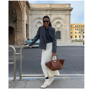 Structured Minimal Day Tote - Thestillmoving.com