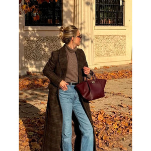 Structured Minimal Day Tote - Thestillmoving.com