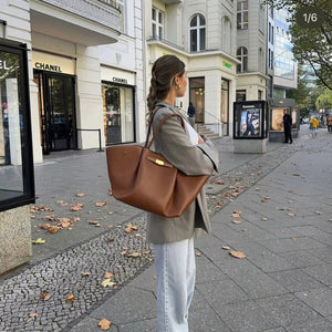 Structured Minimal Day Tote - Thestillmoving.com