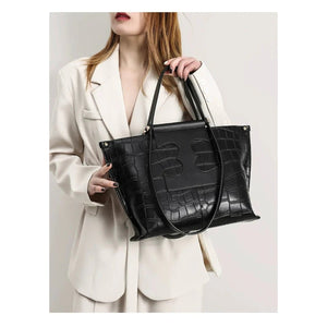 Structured Yet Soft Minimal Leather Day Tote - Thestillmoving.com