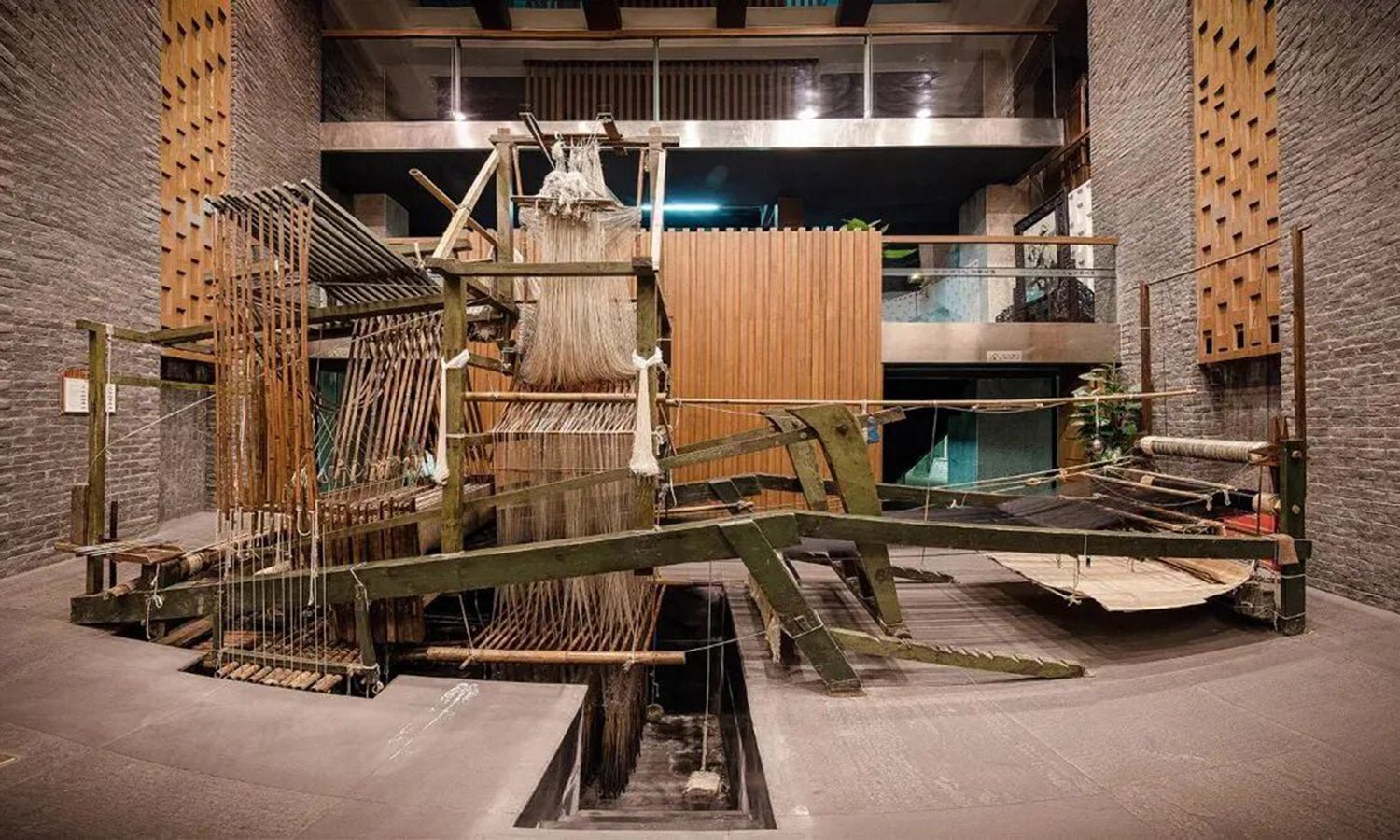 Shu Embroidery in Contemporary Life — From Heritage Craft to Modern Design - Dear Eastern Lynn