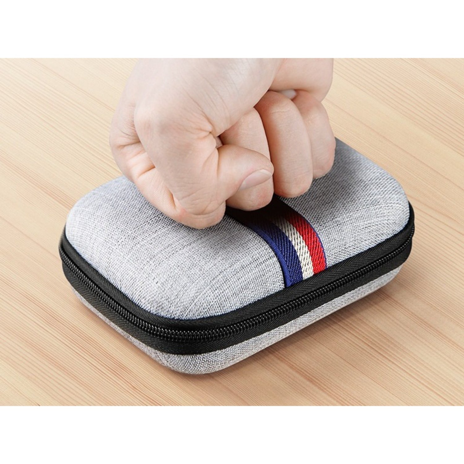 Hard - Shell Structured Tech Pouch - Thestillmoving.com