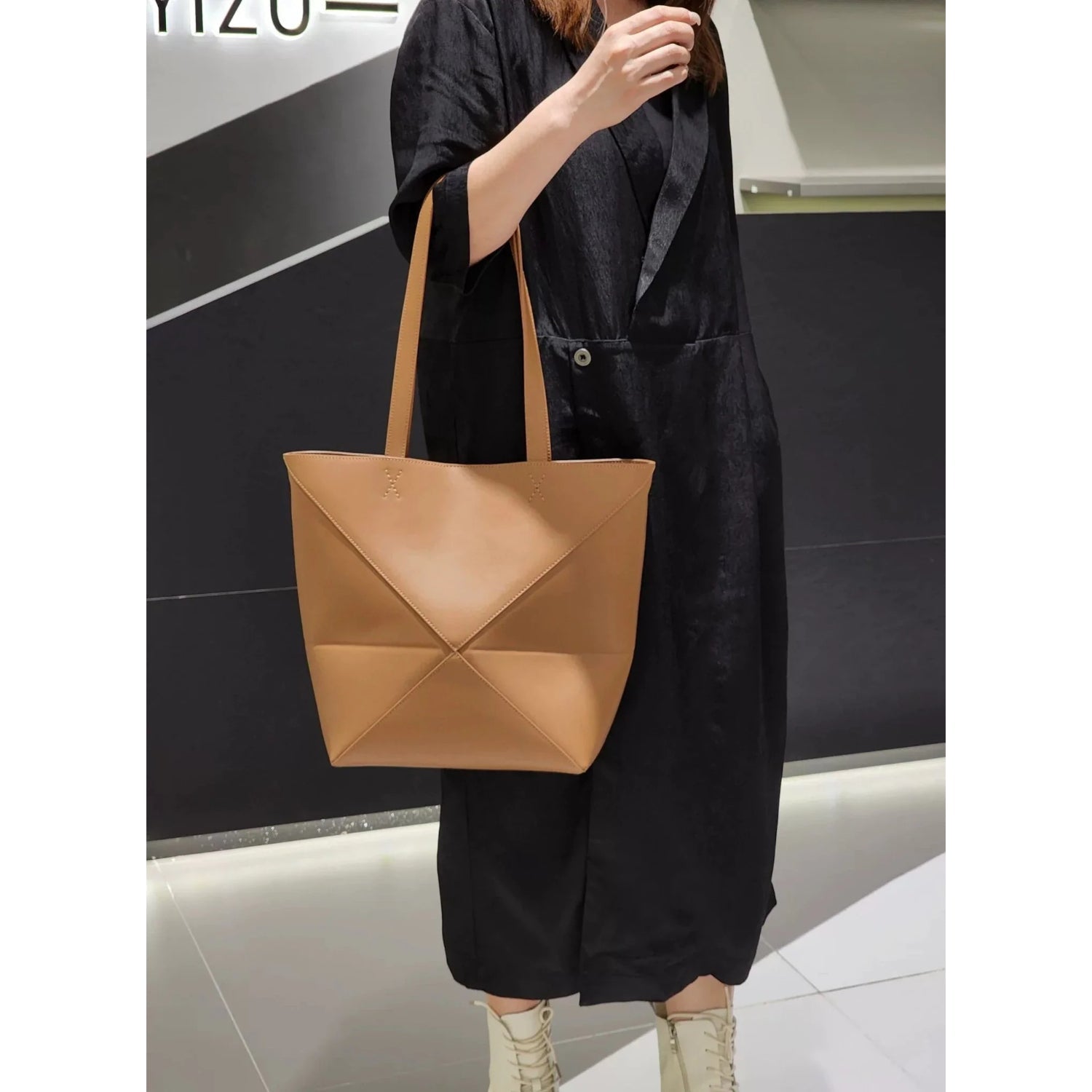 Light Leather Foldable Carry Bag - Thestillmoving.com