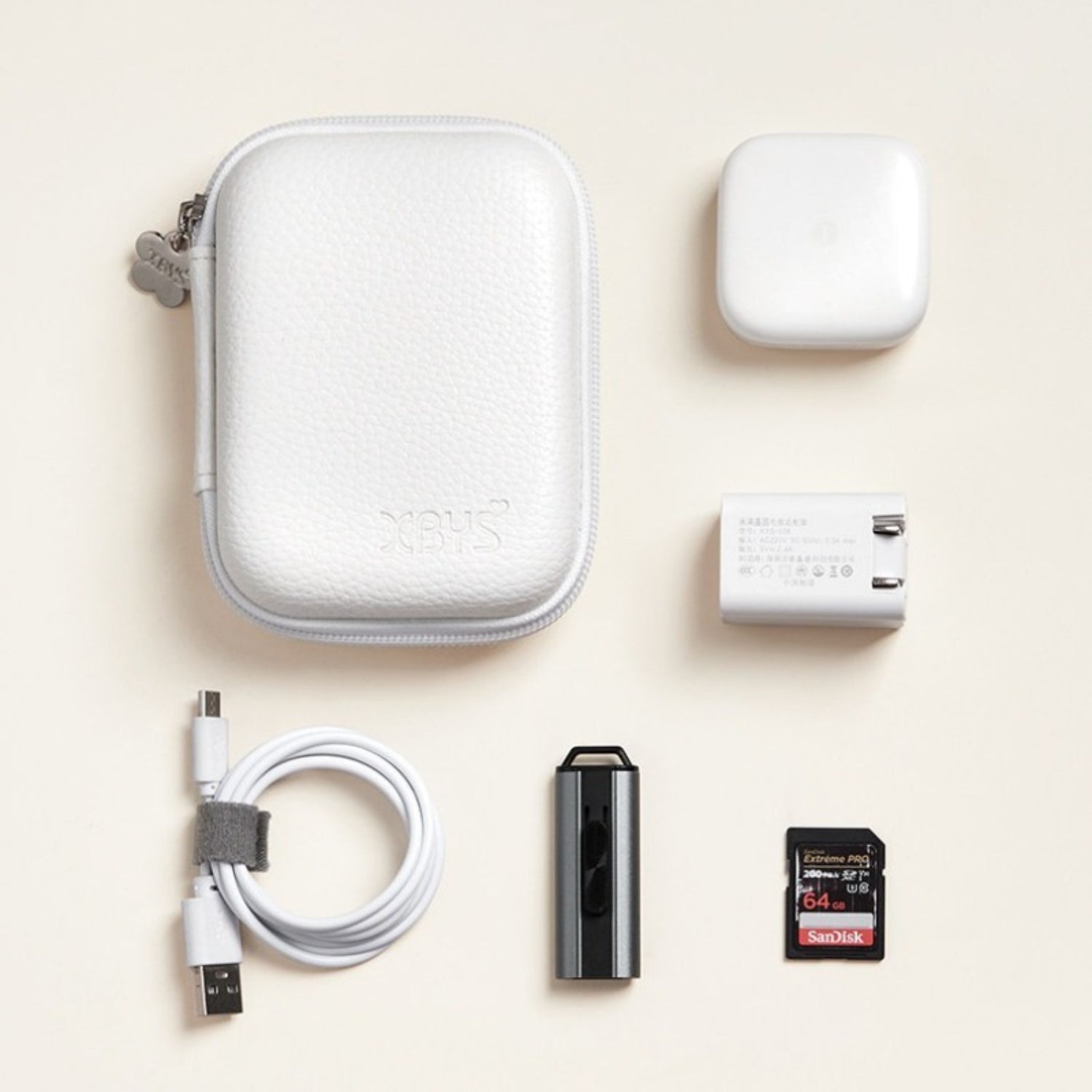 Minimalist Compact Tech Pouch for Women - Thestillmoving.com