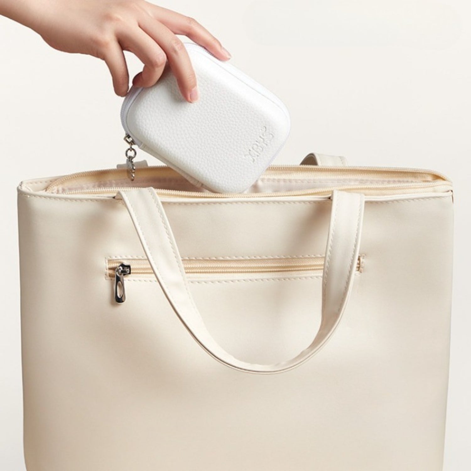 Minimalist Compact Tech Pouch for Women - Thestillmoving.com