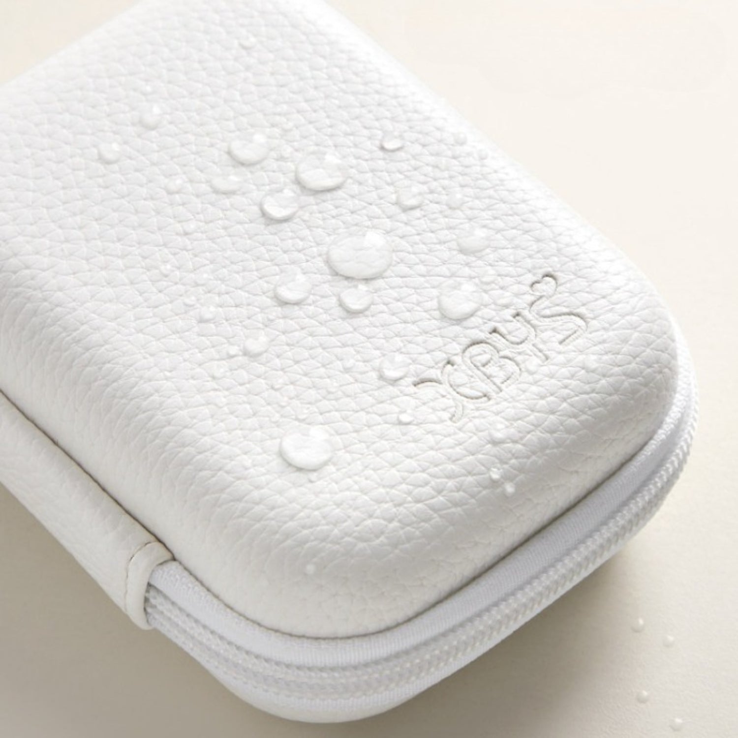 Minimalist Compact Tech Pouch for Women - Thestillmoving.com