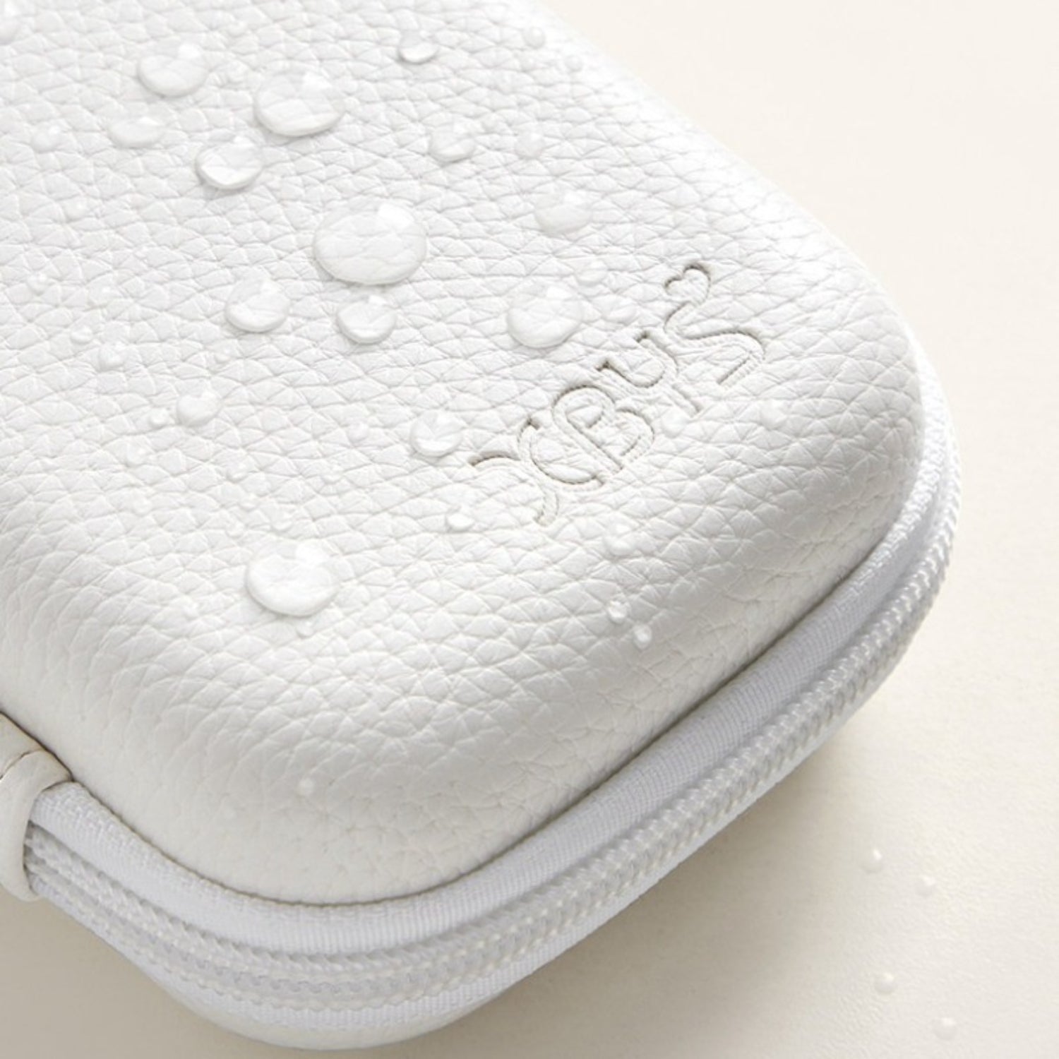 Minimalist Compact Tech Pouch for Women - Thestillmoving.com