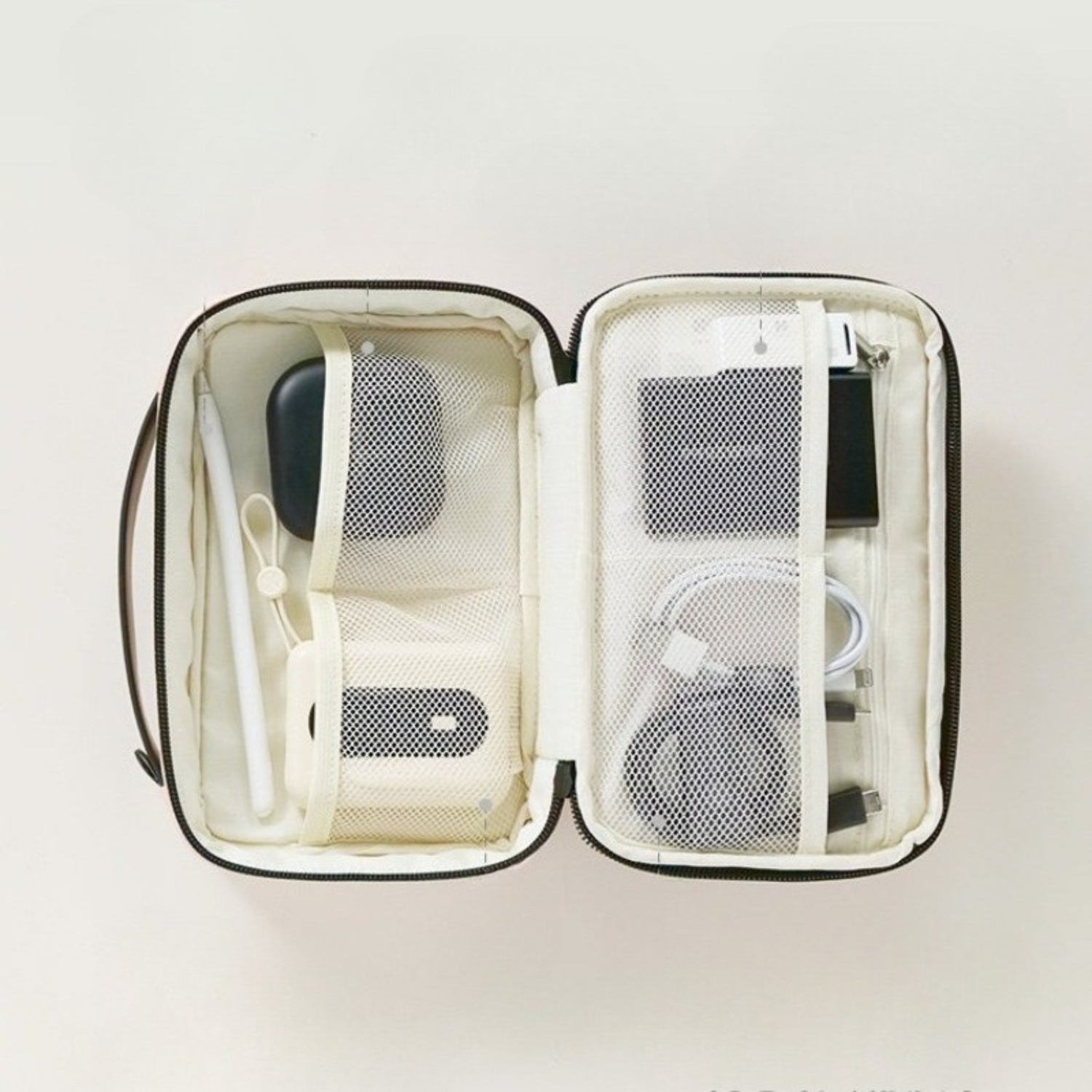 Soft - Structured Minimalist Tech Pouch - Thestillmoving.com