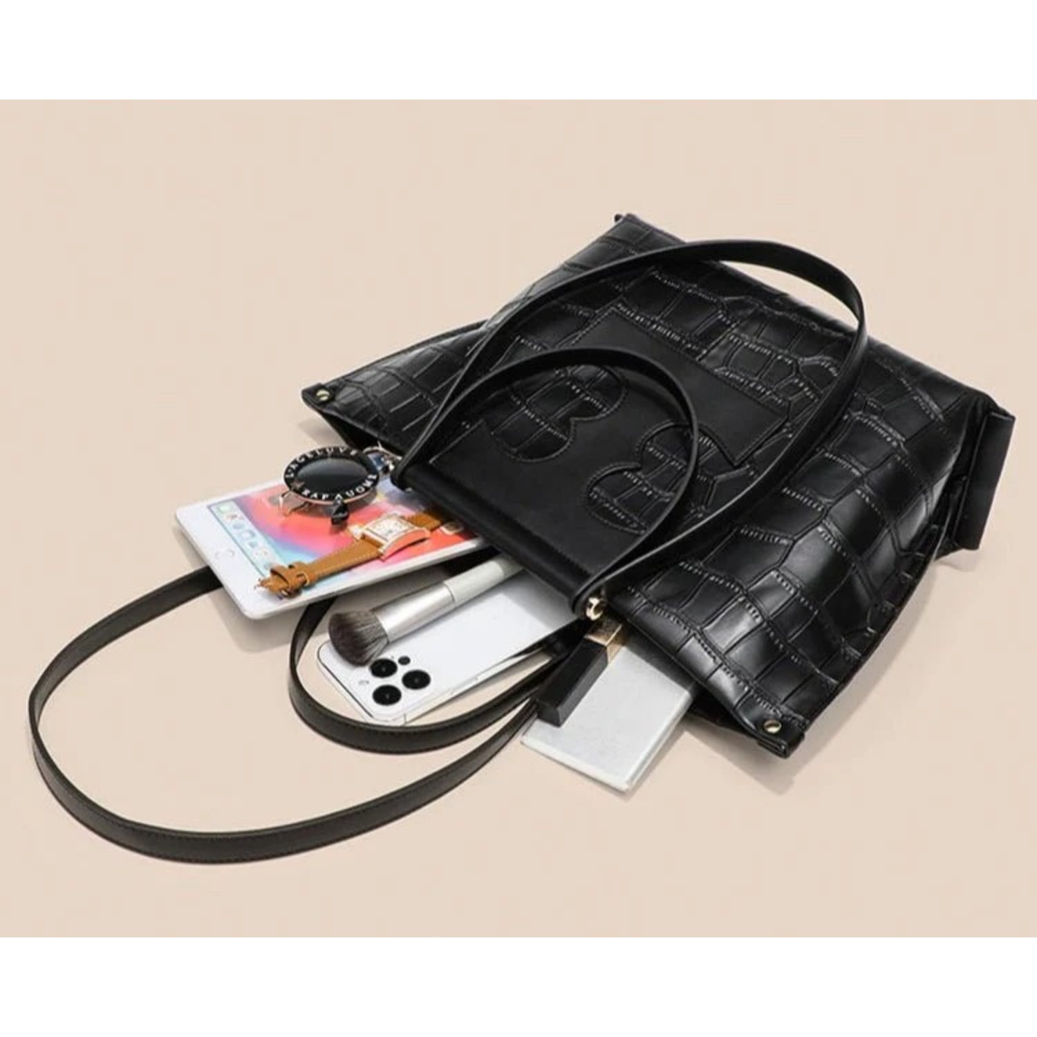 Structured Yet Soft Minimal Leather Day Tote - Thestillmoving.com