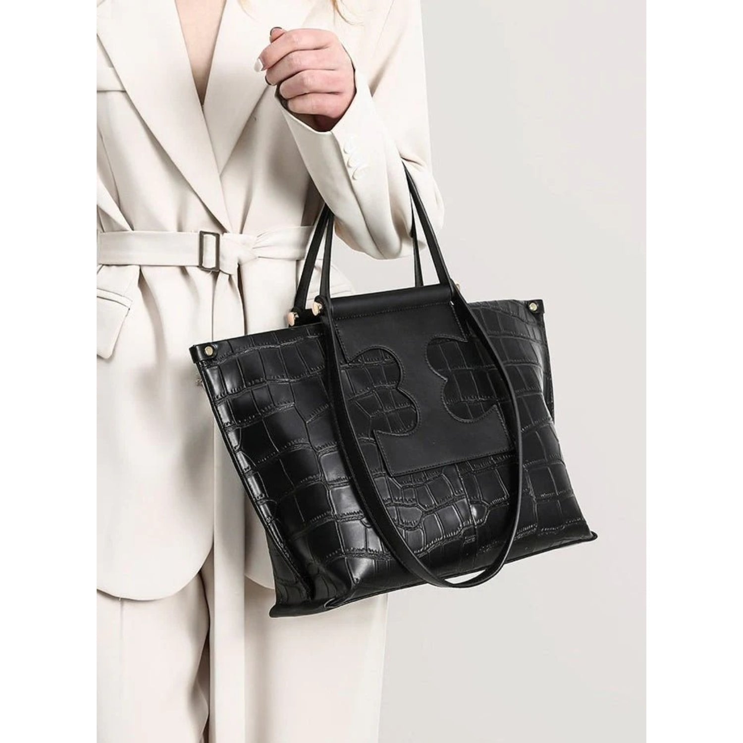 Structured Yet Soft Minimal Leather Day Tote - Thestillmoving.com