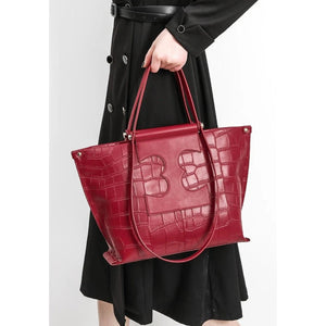 Structured Yet Soft Minimal Leather Day Tote - Thestillmoving.com