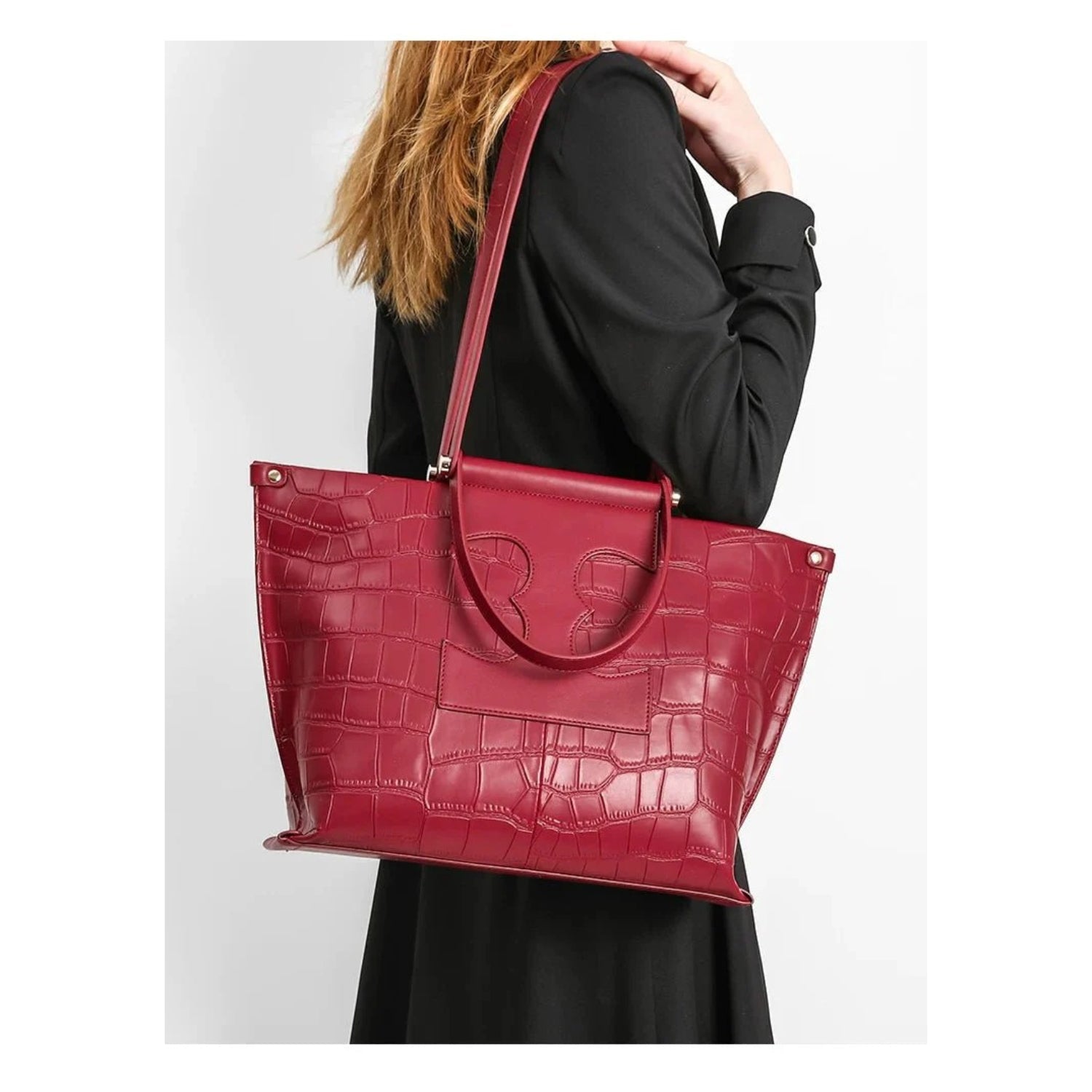 Structured Yet Soft Minimal Leather Day Tote - Thestillmoving.com