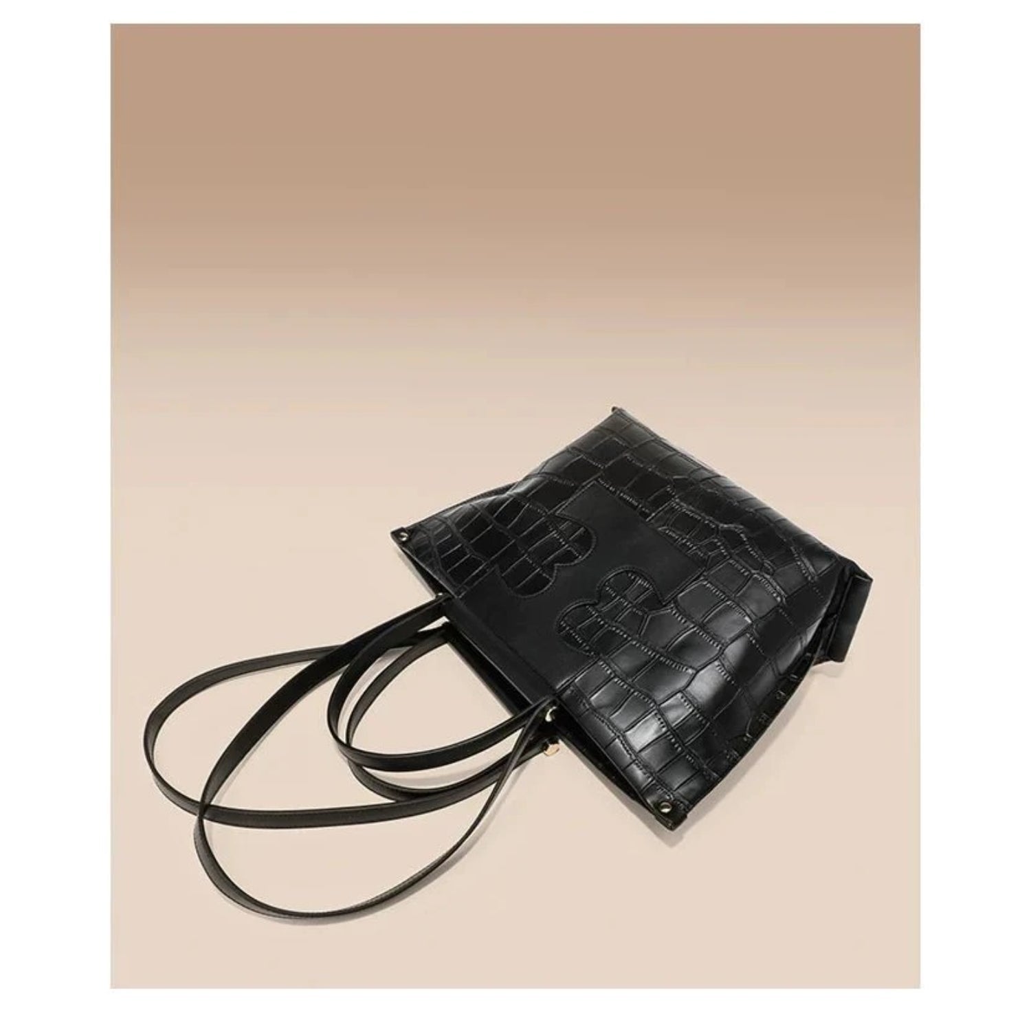 Structured Yet Soft Minimal Leather Day Tote - Thestillmoving.com