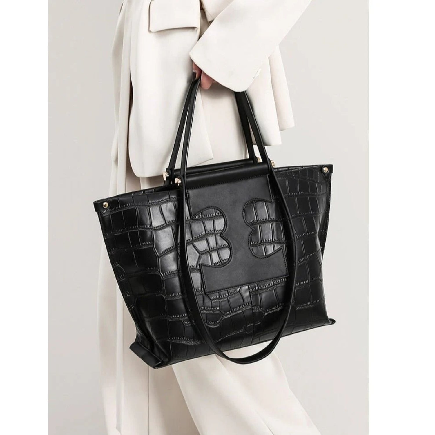 Structured Yet Soft Minimal Leather Day Tote - Thestillmoving.com