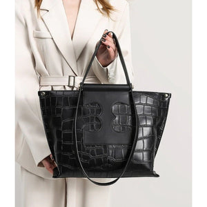 Structured Yet Soft Minimal Leather Day Tote - Thestillmoving.com