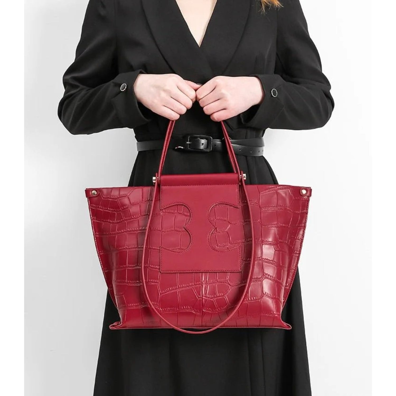 Structured Yet Soft Minimal Leather Day Tote - Thestillmoving.com