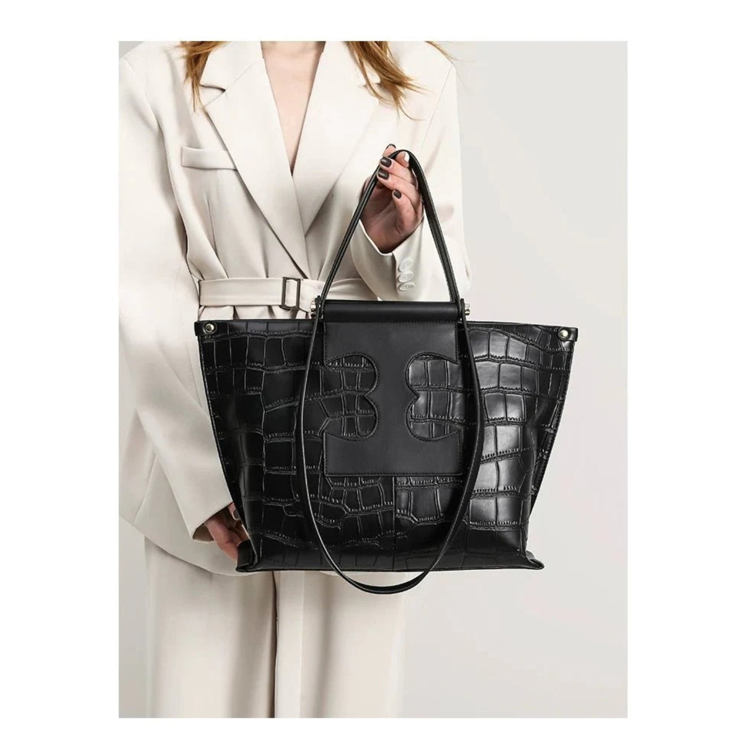 Structured Yet Soft Minimal Leather Day Tote - Thestillmoving.com