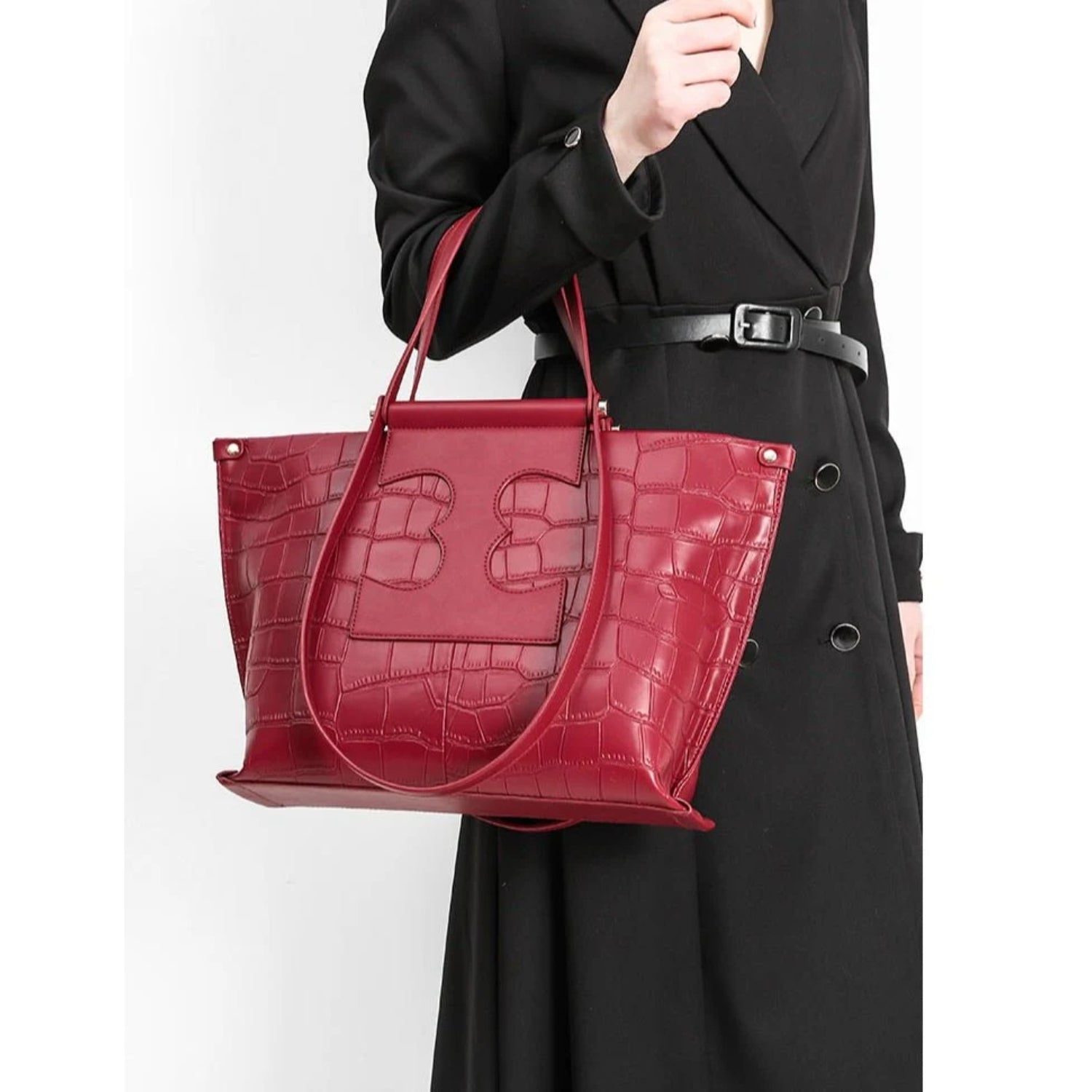 Structured Yet Soft Minimal Leather Day Tote - Thestillmoving.com