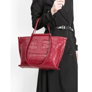 Structured Yet Soft Minimal Leather Day Tote - Thestillmoving.com