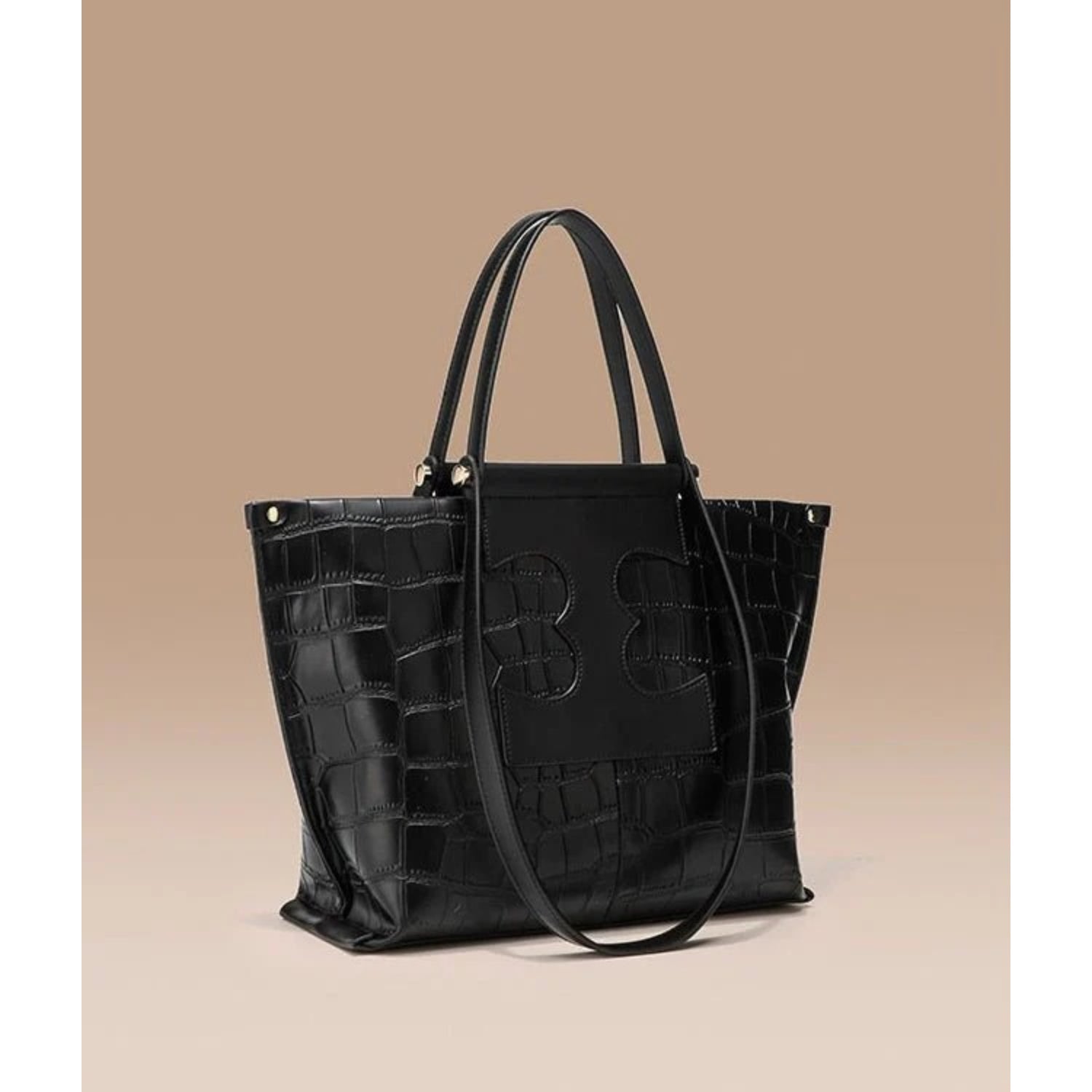 Structured Yet Soft Minimal Leather Day Tote - Thestillmoving.com